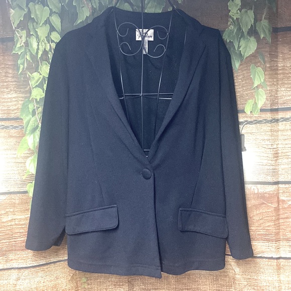 🦋EUC Black Blazer - Picture 1 of 5